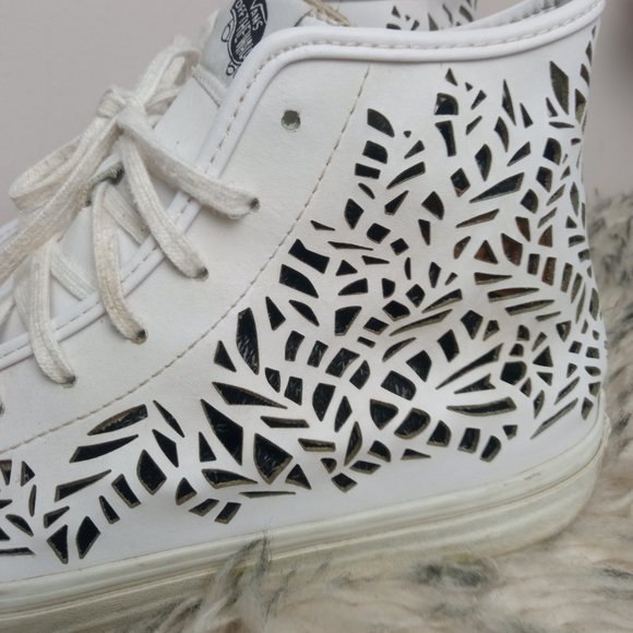 VANS OF THE WALL UNISEX WHITE LASER CUT-OUT SKATEBOARD SHOES - Picture 4 of 12